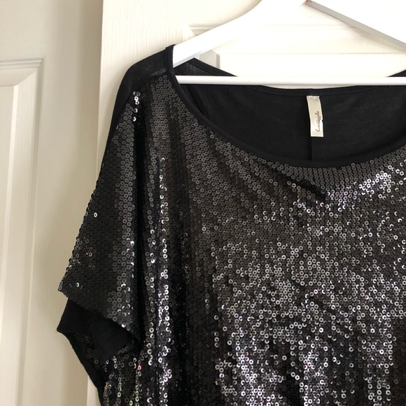 Black sequin short sleeve top - Picture 6 of 9